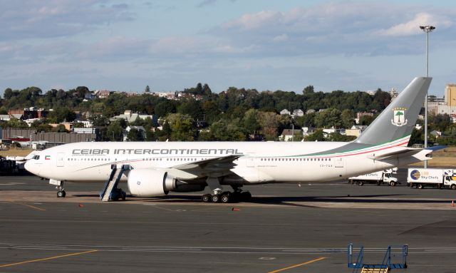 BOEING 777-200LR (CS-TQX)