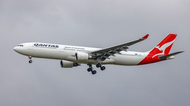 Airbus A330-300 (VH-QPA)