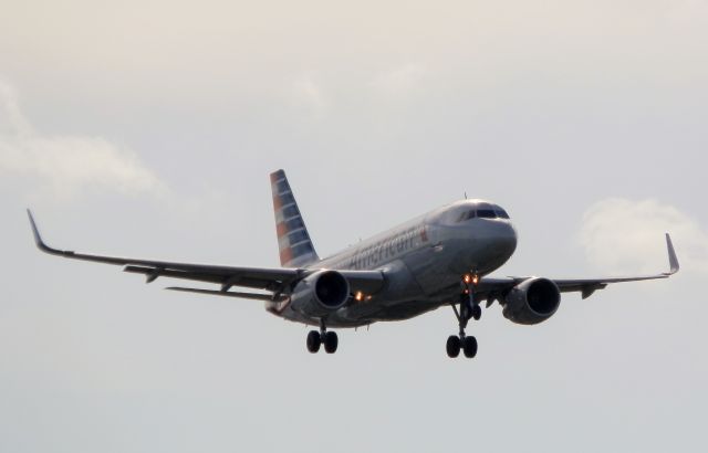 Airbus A319 (N9011P)