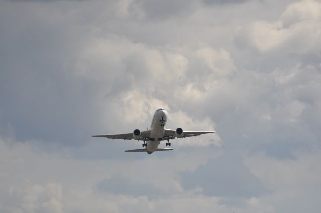 BOEING 767-300 (N311UP)