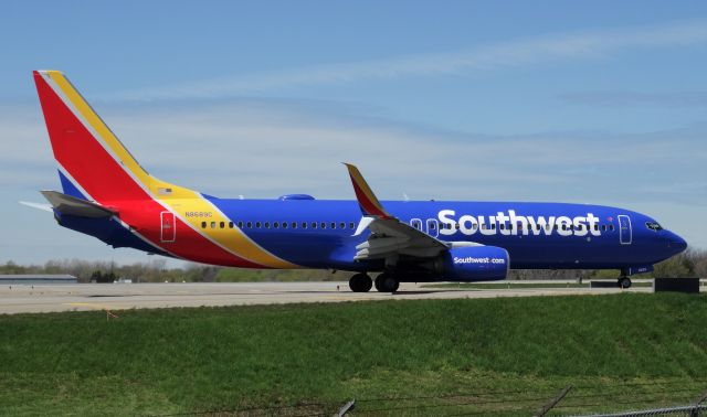 Boeing 737-800 (N8689C) - Southwest 737-800 taxiing on A to runway 23