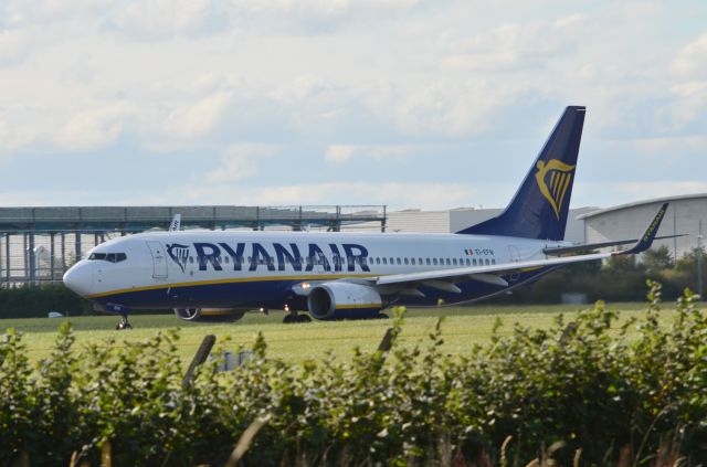 Boeing 737-700 (EI-EFN)