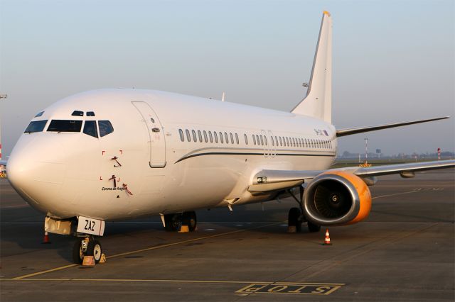 BOEING 737-400 (9H-ZAZ)