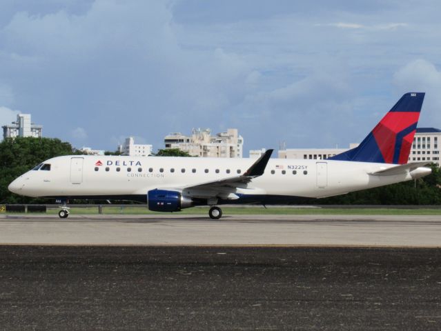 EMBRAER 175 (long wing) (N322SY)