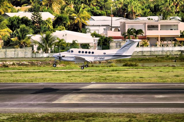 Beechcraft Super King Air 200 (PT-MMF)