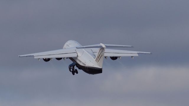 Avro RJ-100 Avroliner (C-GSUI) - Taking off from Iqaluit.