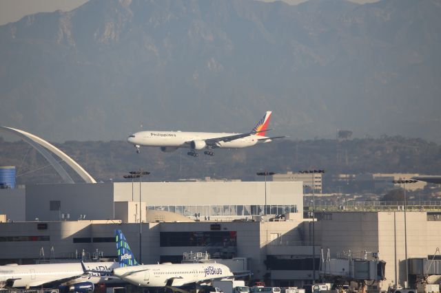 BOEING 777-300ER (RP-C7778)