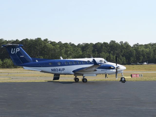 Beechcraft Super King Air 300 (N824UP) - 3 August 2015