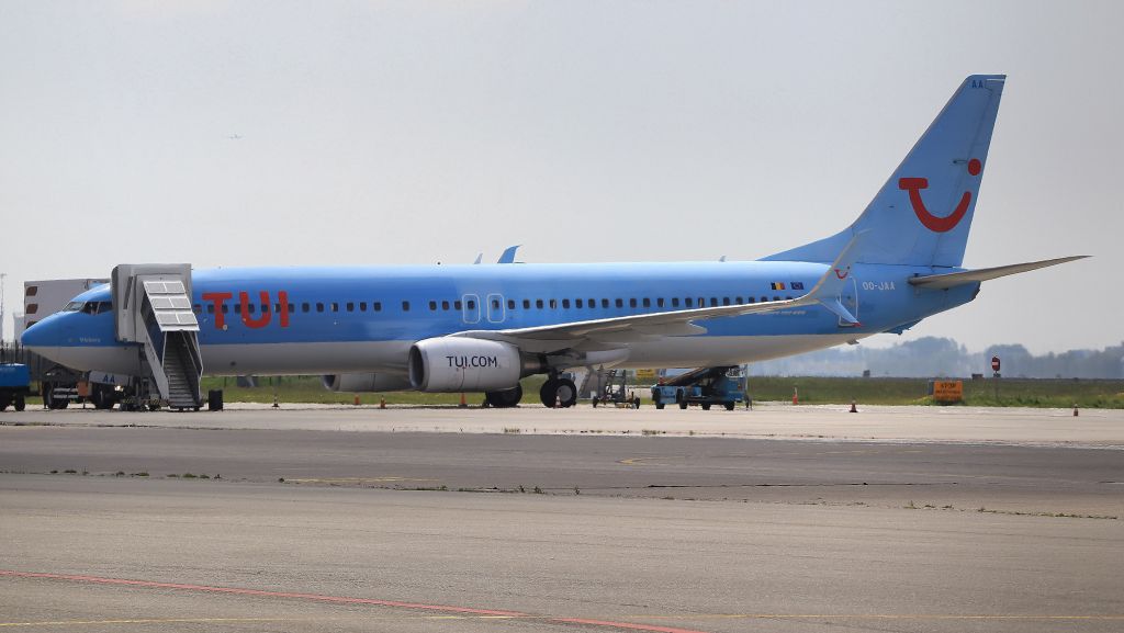 Boeing 737-800 (OO-JAA)