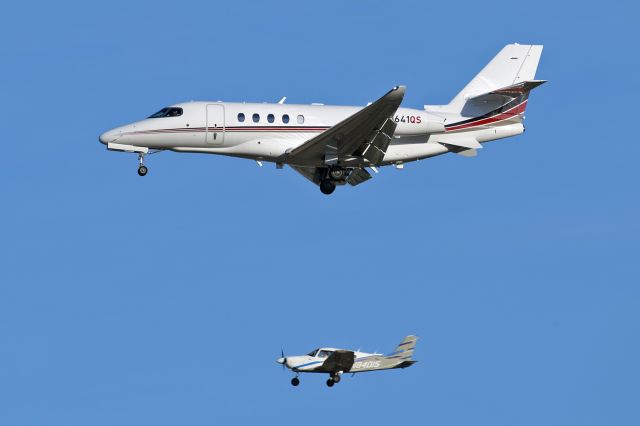 Cessna Citation Latitude (N641QS) - Descending to land. 