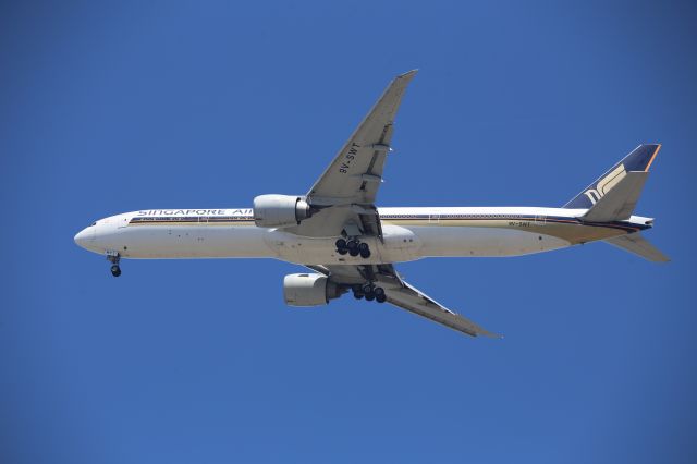 BOEING 777-300ER (9V-SWT)
