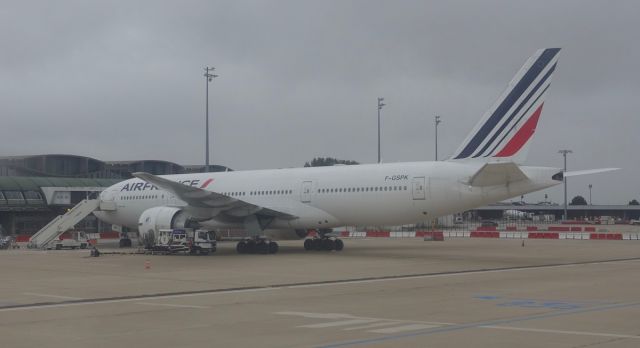 Boeing 777-200 (F-GSPK) - Cloudy arrivals in Paris 