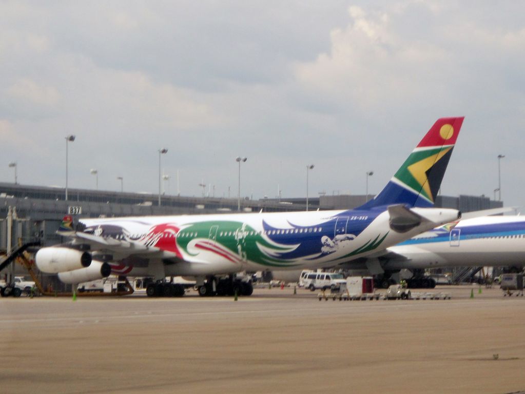 Airbus A340-600 (ZS-SXD)