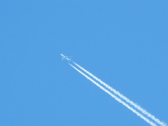 Learjet 31 (N121FE) - 11-12-15 passing over Pasco County Florida NW to Memphis