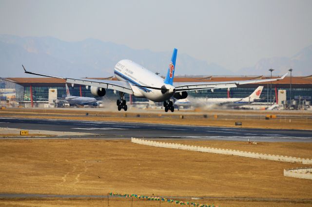 Airbus A330-300 (B-6098)