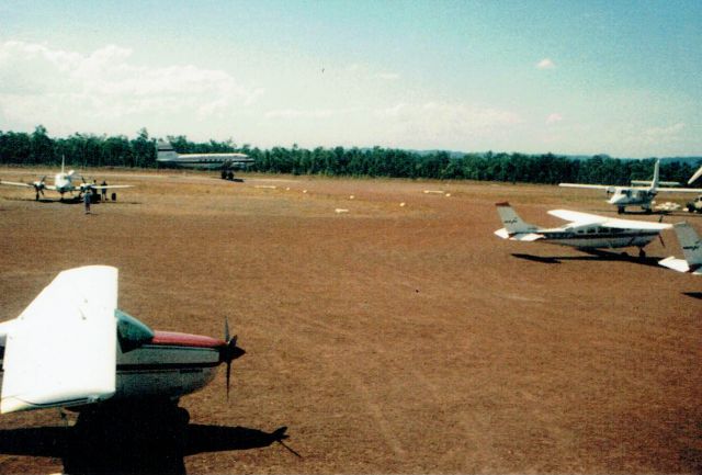 Douglas DC-3 (VH-MMA)
