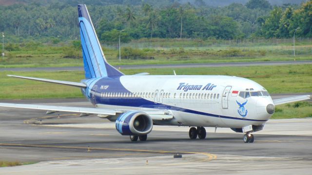 BOEING 737-400 (PK-YSF)