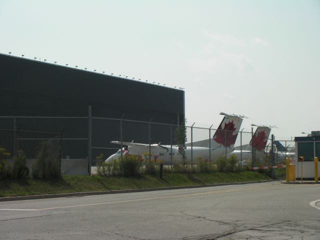 — — - Air Canada Hangers.