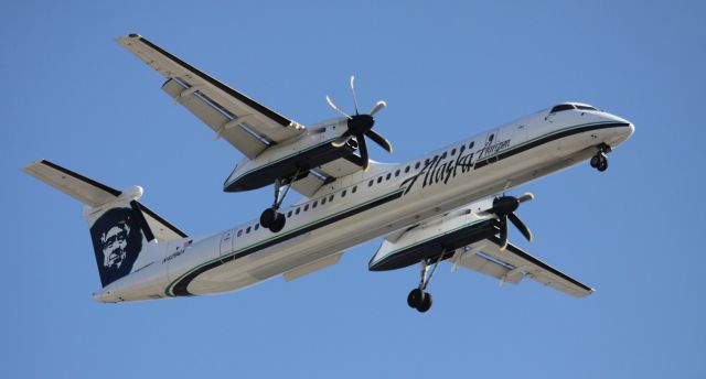 de Havilland Dash 8-400 (N426QX) - On Final 30R, from KRNO  07-06-2015 