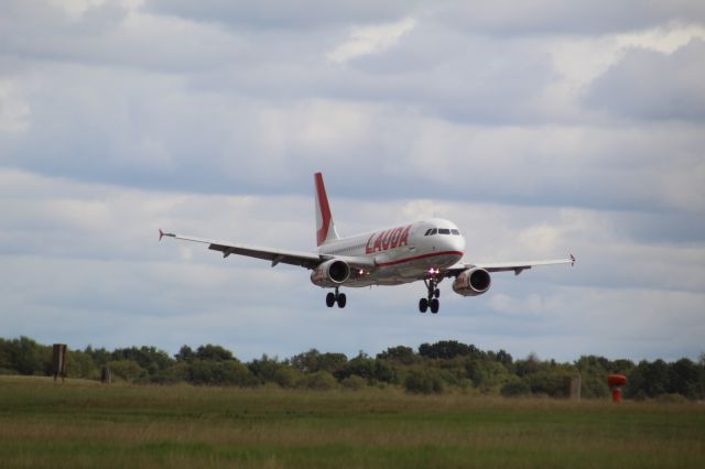 Airbus A320 (9H-LOB) - Airline: Laudabr /Plane: A320br /Location: STN (London Stansted Airport)br /Date: 18.09.22 (dd/mm/yy)