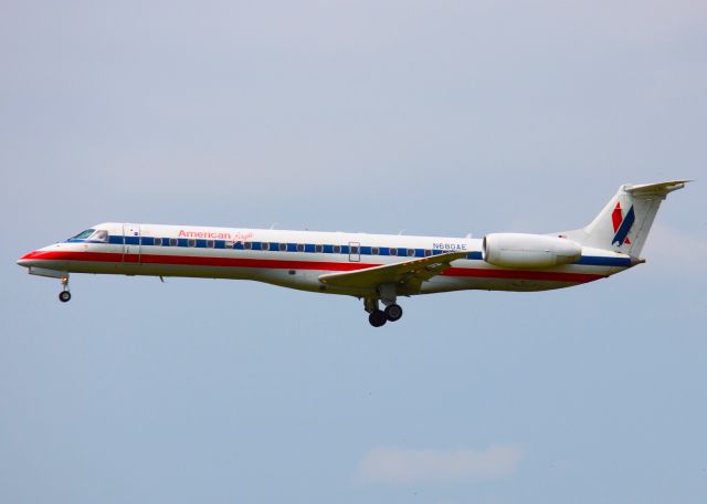 Embraer ERJ-145 (N680AE) - Landing at Shreveport Regional.