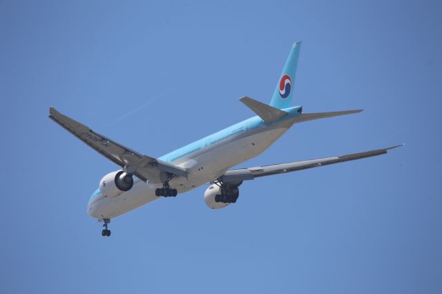 BOEING 777-300ER (HL8042)
