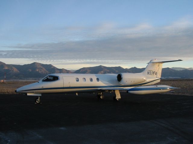 Learjet 35 (N37FA)