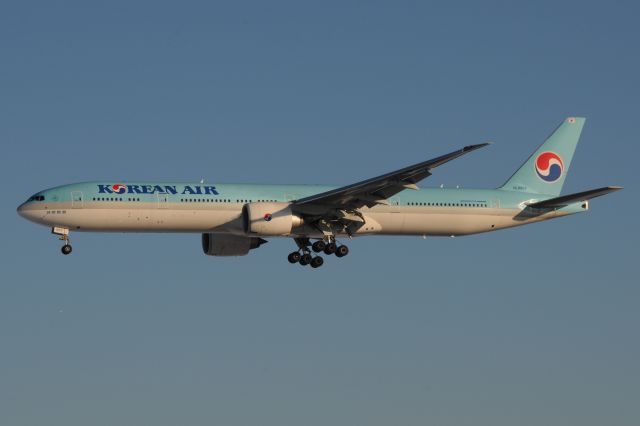 BOEING 777-300 (HL8007)