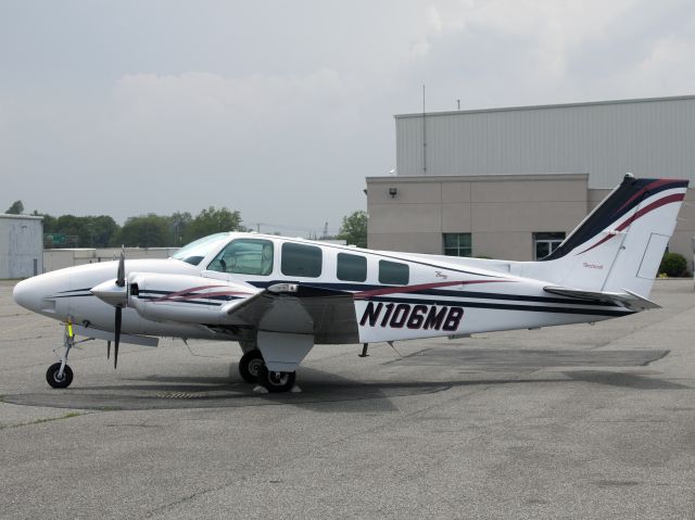 Beechcraft Baron (58) (N106MB)