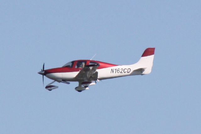 Cirrus SR-20 (N162CD) -  on approach to Runway 32 at Sarasota-Bradenton International Airport (11/30/11)