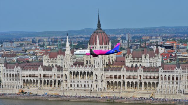 Airbus A321 (HA-LTA) - Low pass in Budapest