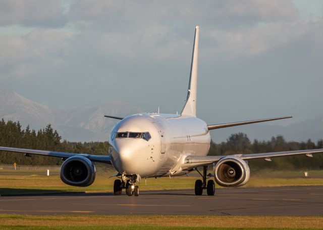 BOEING 737-400 (ZK-PAU)