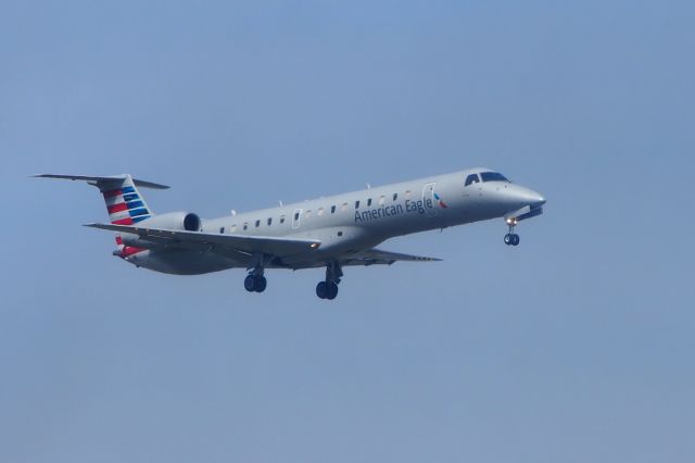 Embraer ERJ-145 (N925AE)