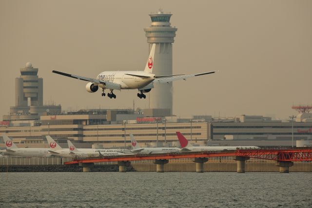 Boeing 777-200 (JA771J)