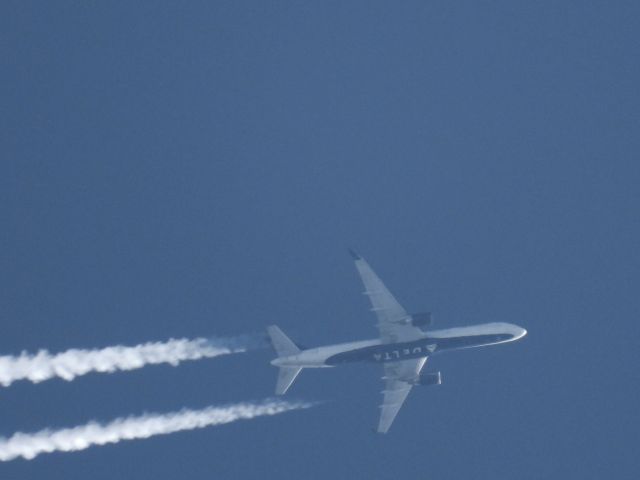 Boeing 757-200 (N819DX)