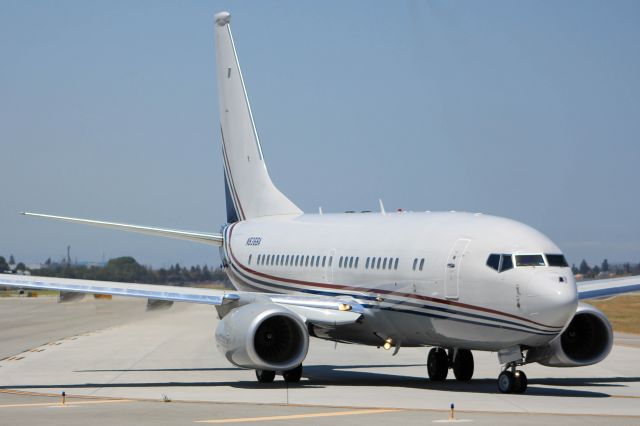 Boeing 737-700 (N836BA)