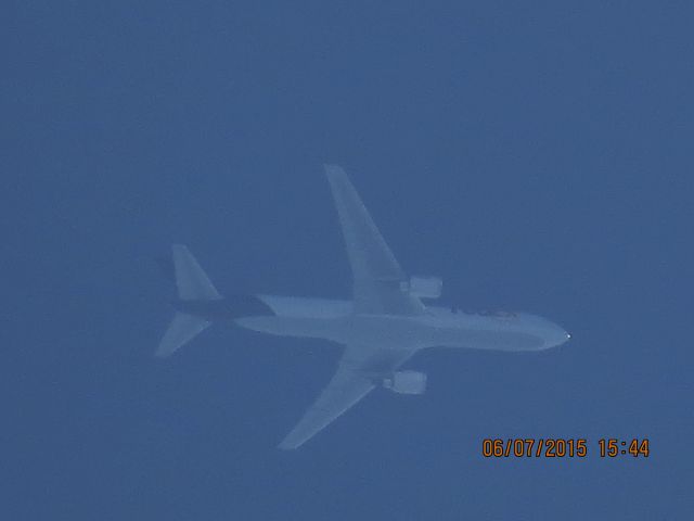BOEING 767-300 (N115FE)