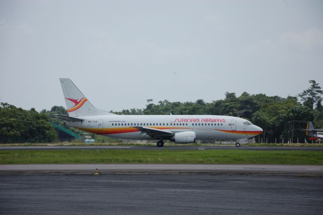 BOEING 737-300 (PZ-TCO)