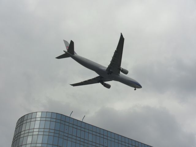 Airbus A330-300 (B-18355) - CHINA AIRLINES A333 B-18355 Landing at TSA RWY28 a rel=nofollow href=http://www.youtube.com/watch?v=PplDxnkXSKchttp://www.youtube.com/watch?v=PplDxnkXSKc/a