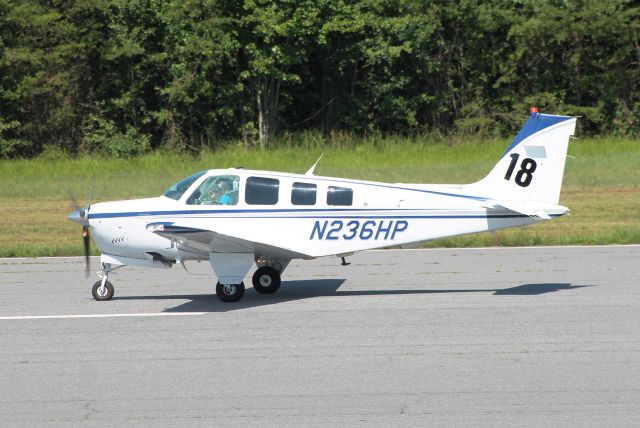 Beechcraft Bonanza (33) (N236HP)