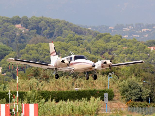 Piper Seneca (F-GSJC)