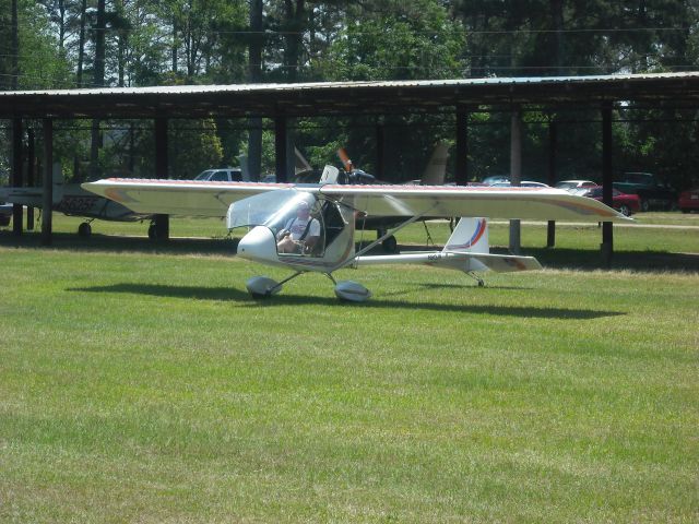 N812JR — - WAITING HIS TURN AT 5A2 2011