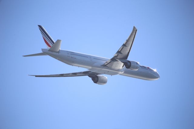 BOEING 777-300ER (F-GSQA)