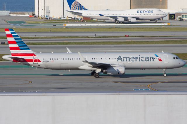 Airbus A321 (N152AA)