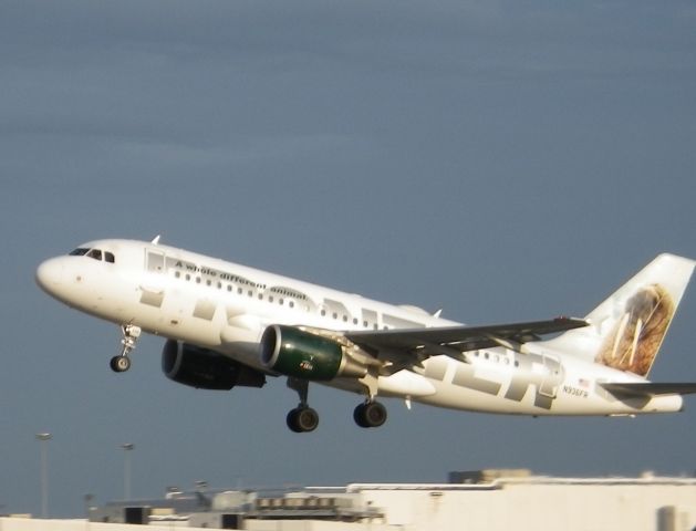 Airbus A319 (N936FR)