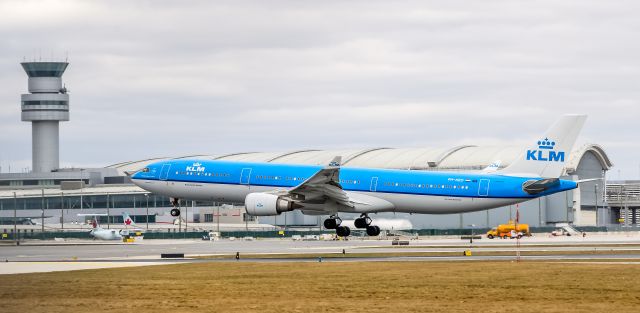 Airbus A330-300 (PH-AKD) - KLM A330-300 PH-AKD arriving Toronto YYZ.