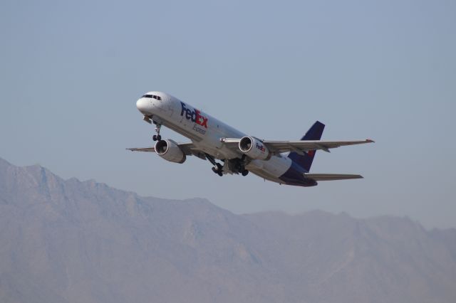 Boeing 757-200 (N970FD)