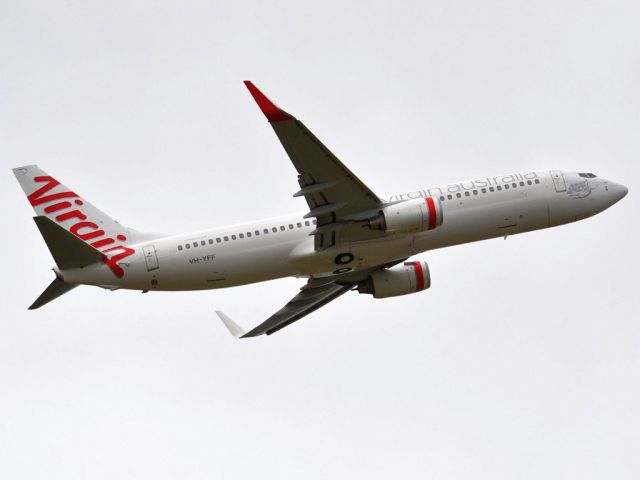 Boeing 737-800 (VH-YFF) - Getting airborne off runway 23. Friday 5th October 2012.