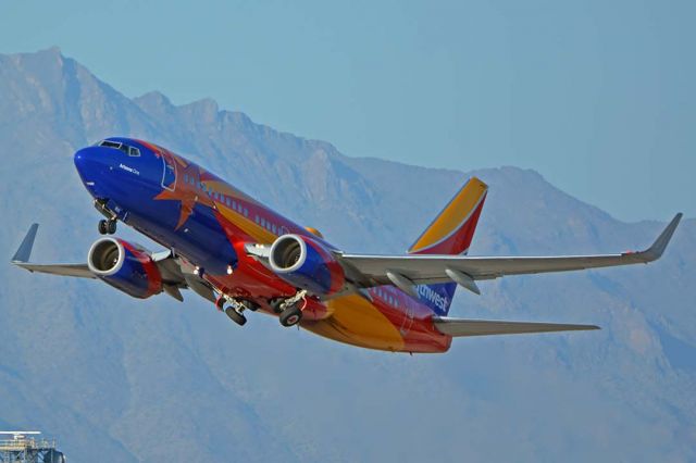 Boeing 737-700 (N955WN) - Southwest Boeing 737-7H4(W) N955WN Arizona One II at Phoenix Sky Harbor on August 26, 2018.