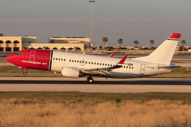 Boeing 737-700 (LN-KHB)